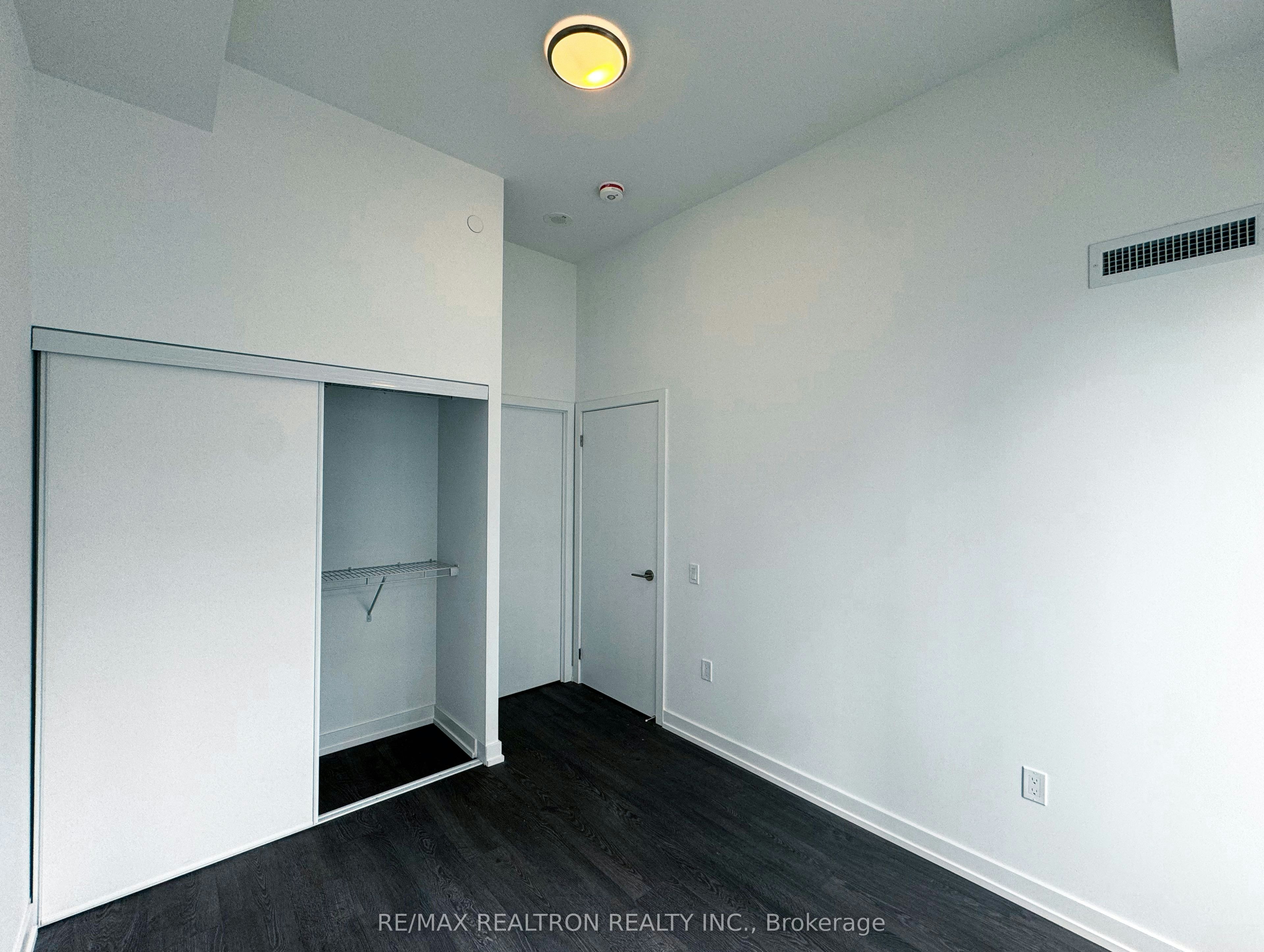S802-8 Olympic Garden Drive, Toronto, ON, M2M 0B9 - 14