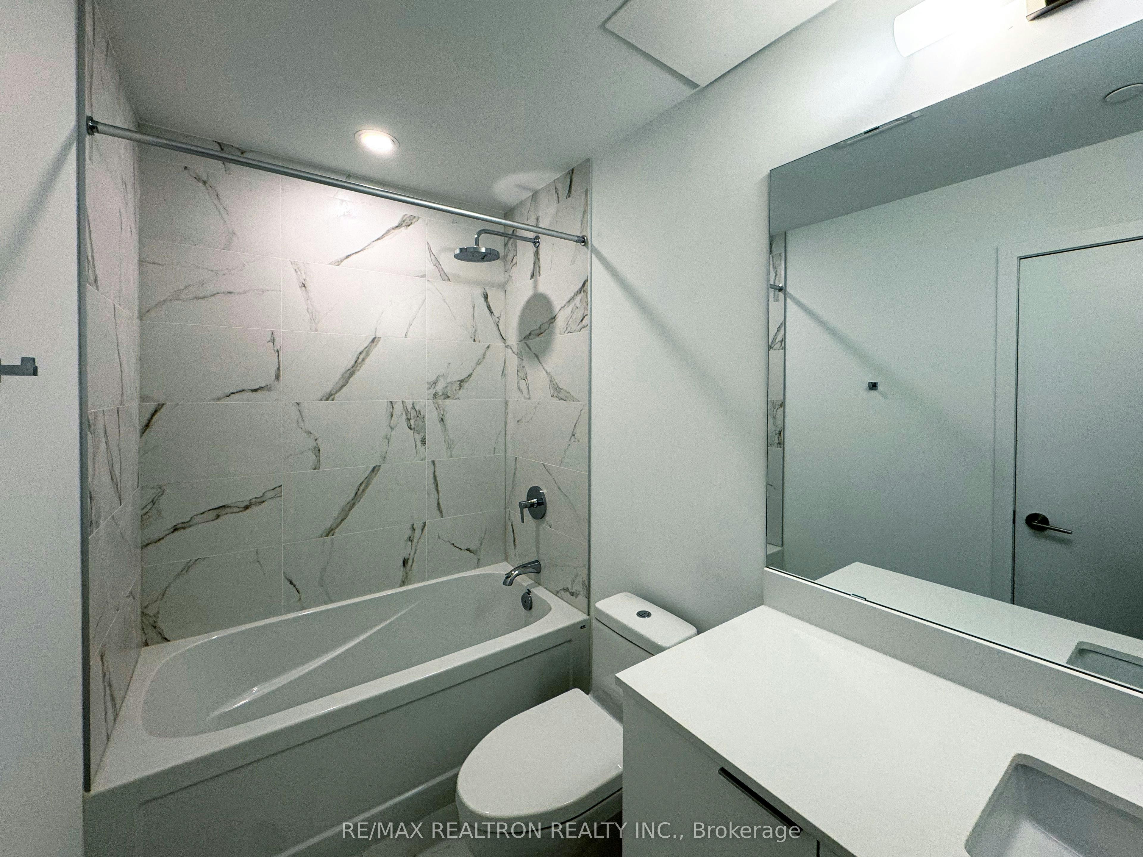 S802-8 Olympic Garden Drive, Toronto, ON, M2M 0B9 - 17
