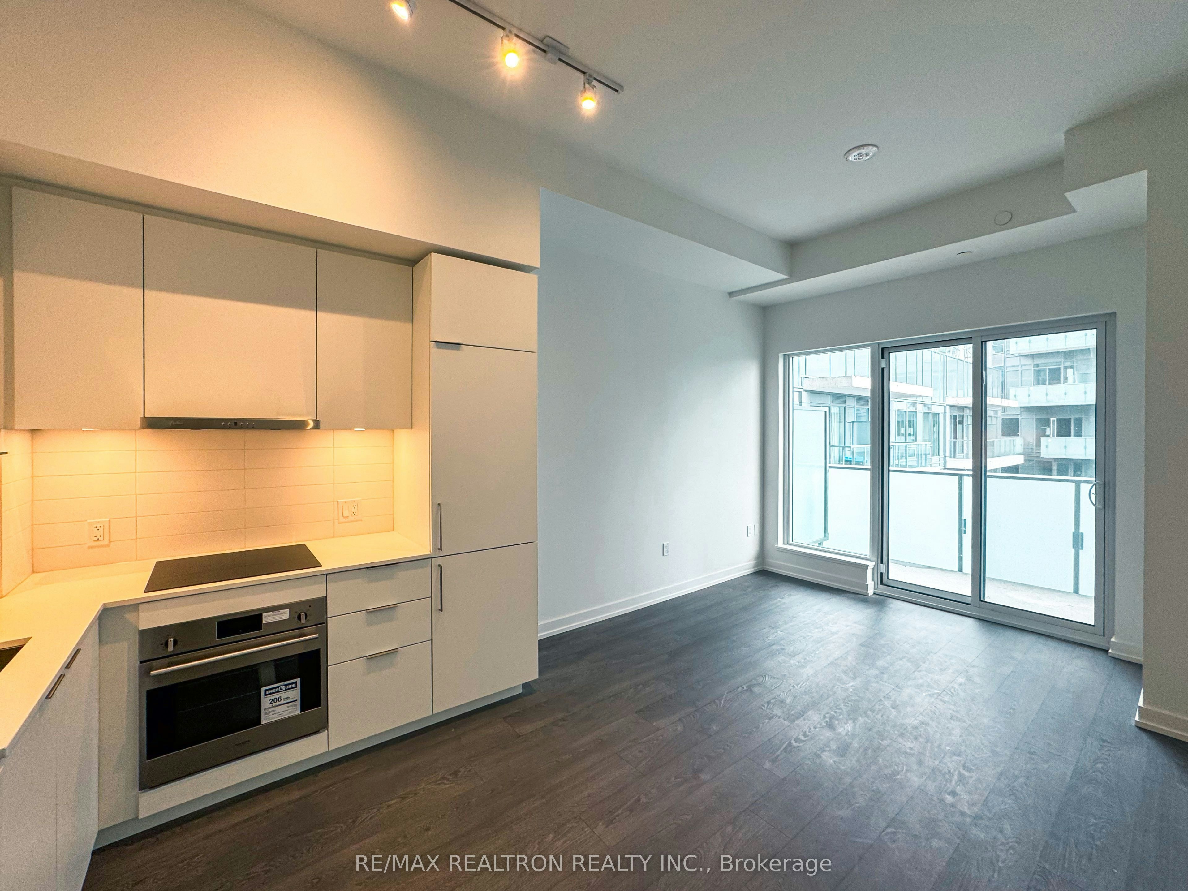 S802-8 Olympic Garden Drive, Toronto, ON, M2M 0B9 - 4