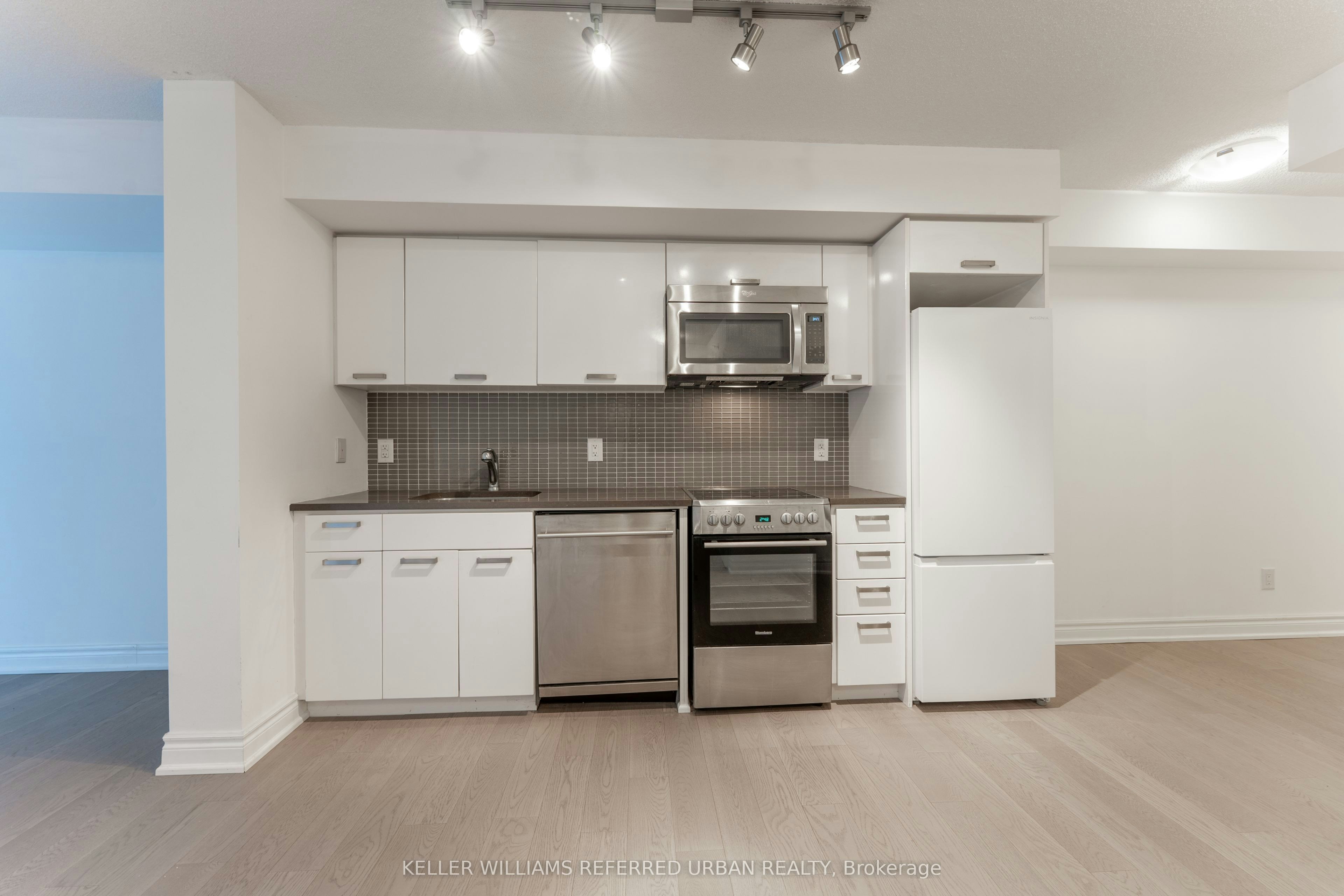 201-295 Adelaide Street W, Toronto, ON, M5V 1P7