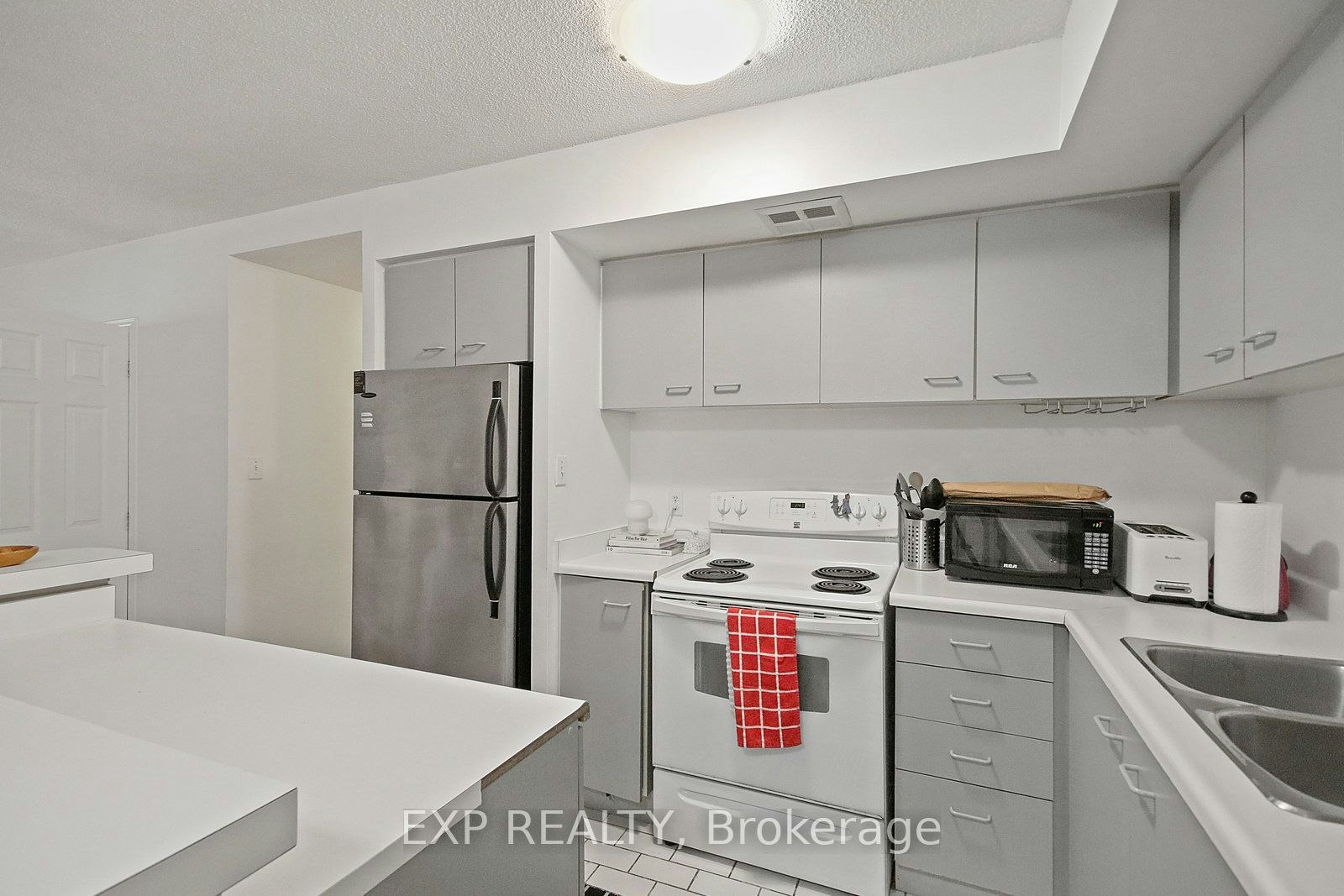 808-25 The Esplanade N/A, Toronto, ON, M5E 1W5 - 8