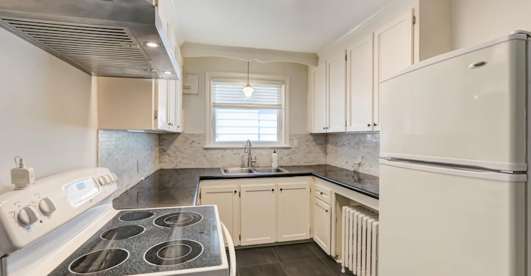 4-345 Walmer Road, Toronto, ON, M5R 2Y3 - 8