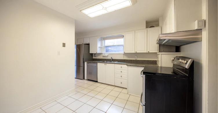 Main-222 Joicey Boulevard, Toronto, ON, M5M 2V5 - 14