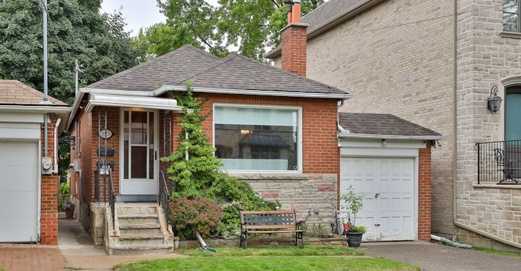 Main-222 Joicey Boulevard, Toronto, ON, M5M 2V5
