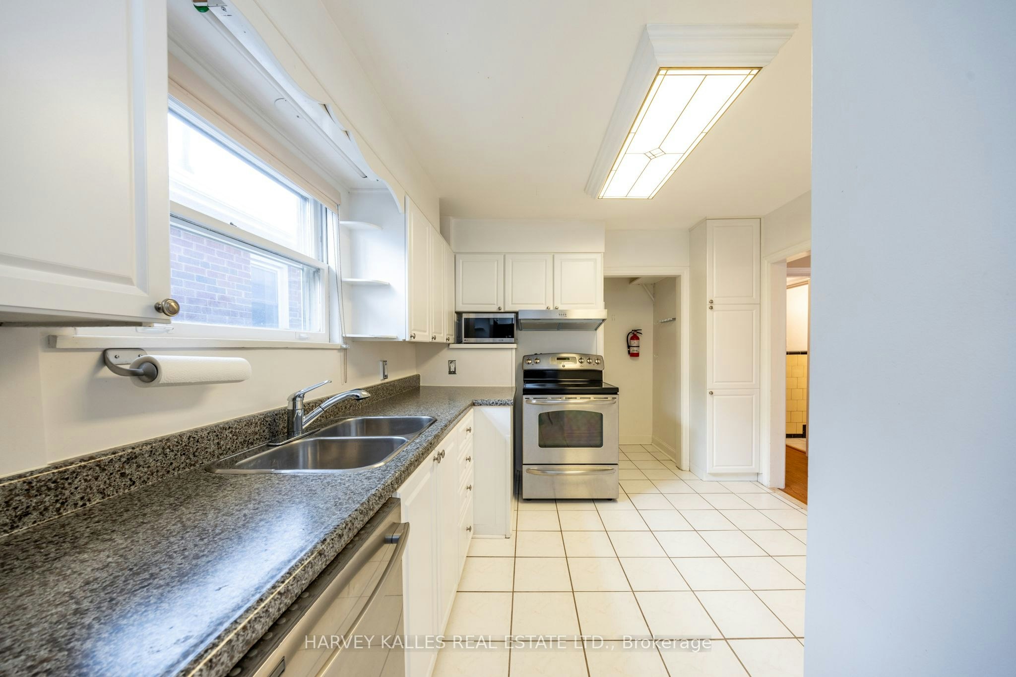 Main-222 Joicey Boulevard, Toronto, ON, M5M 2V5 - 12