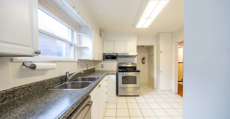 Main-222 Joicey Boulevard, Toronto, ON, M5M 2V5 - 12
