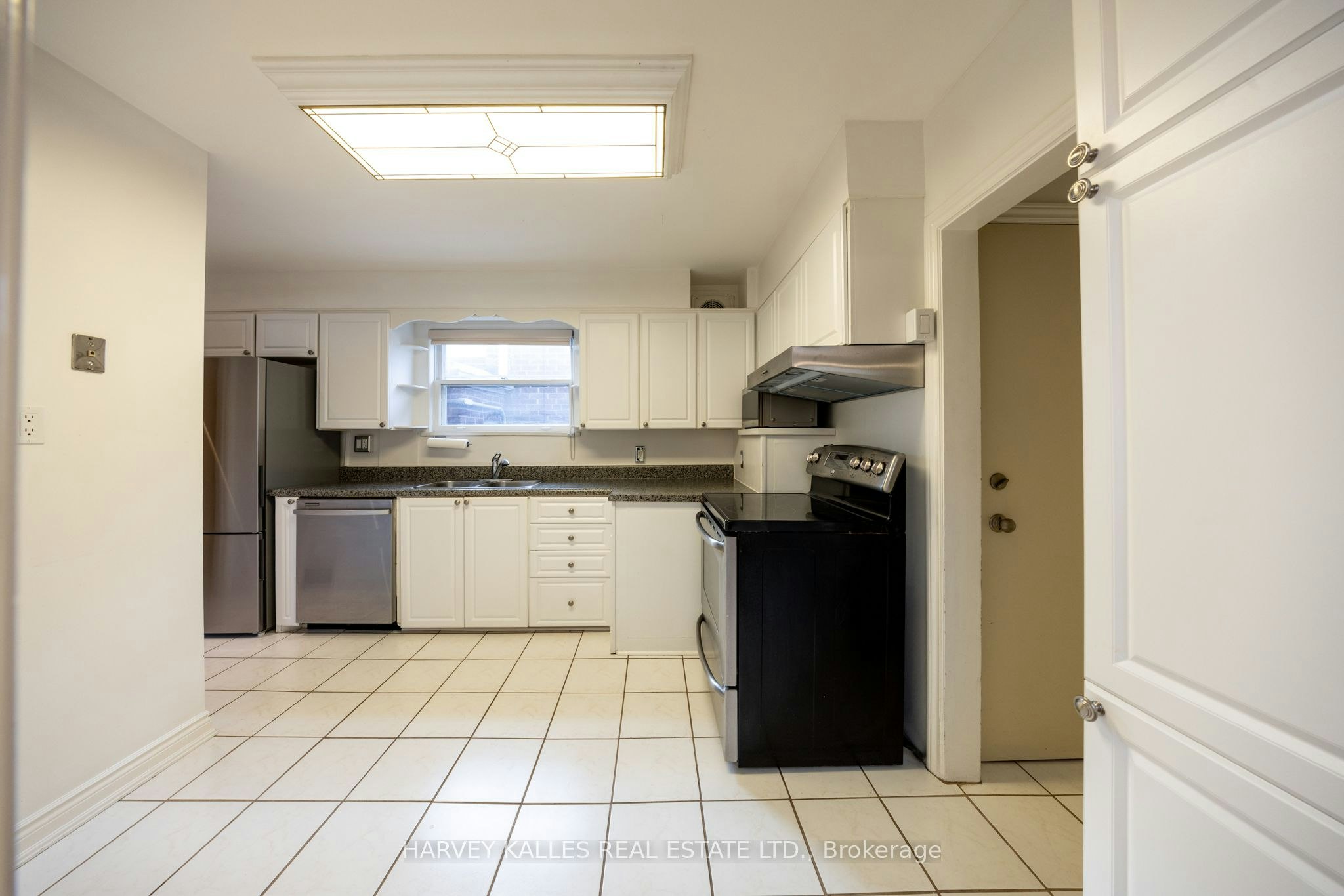 Main-222 Joicey Boulevard, Toronto, ON, M5M 2V5 - 13