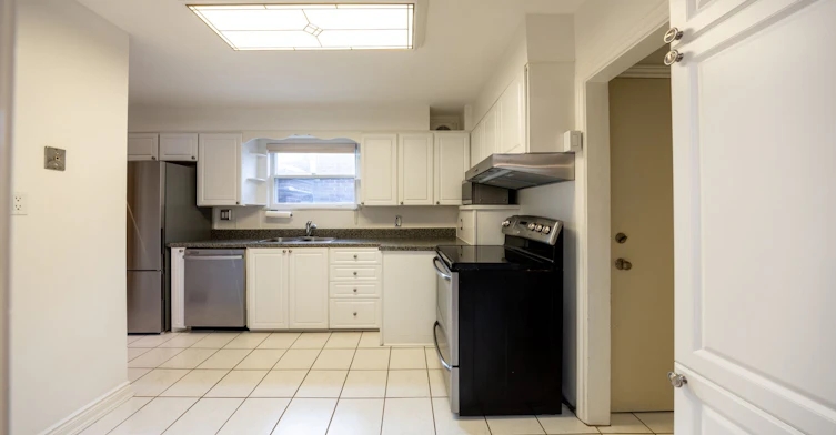 Main-222 Joicey Boulevard, Toronto, ON, M5M 2V5 - 13