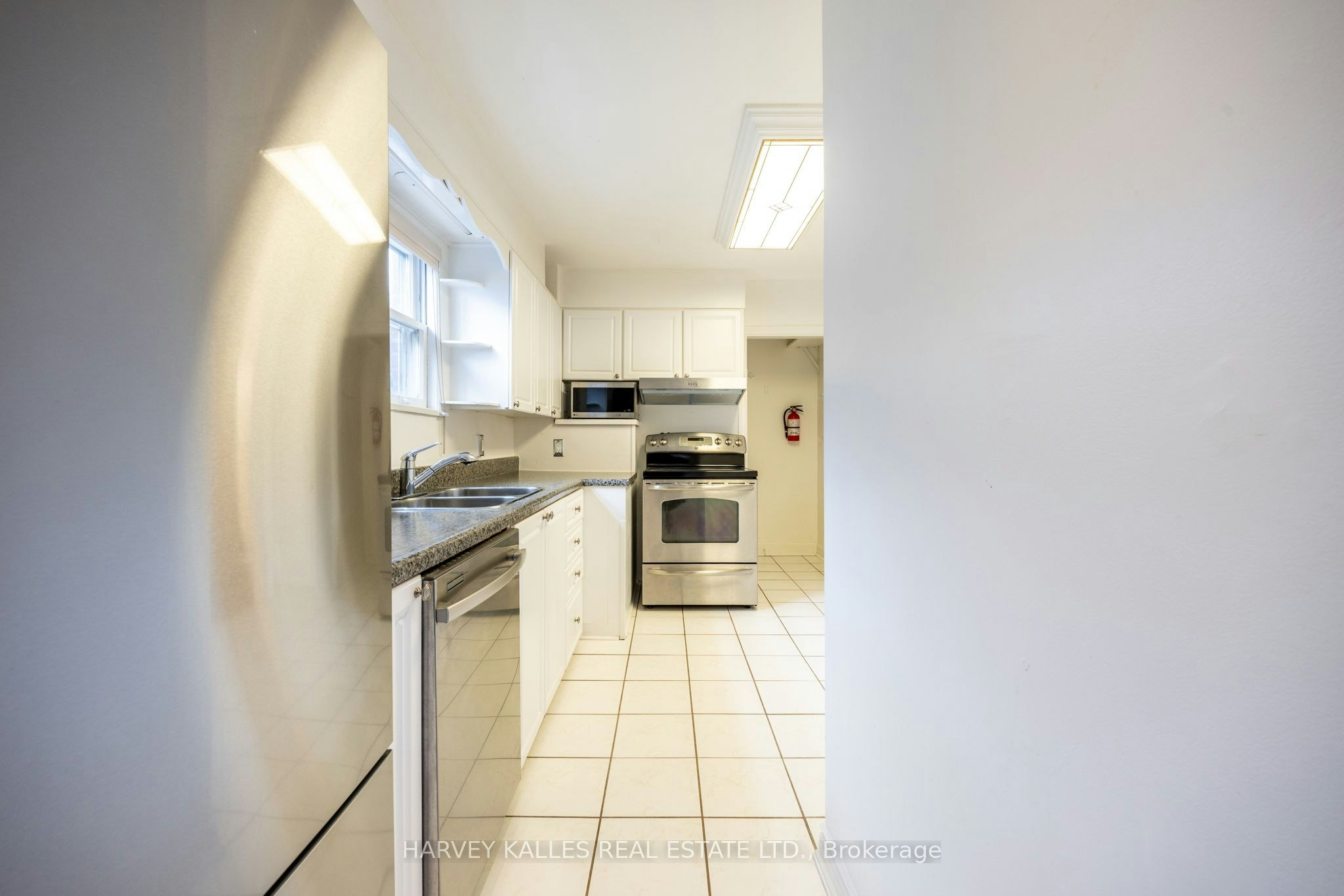 Main-222 Joicey Boulevard, Toronto, ON, M5M 2V5 - 11