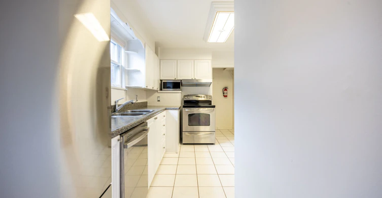 Main-222 Joicey Boulevard, Toronto, ON, M5M 2V5 - 11