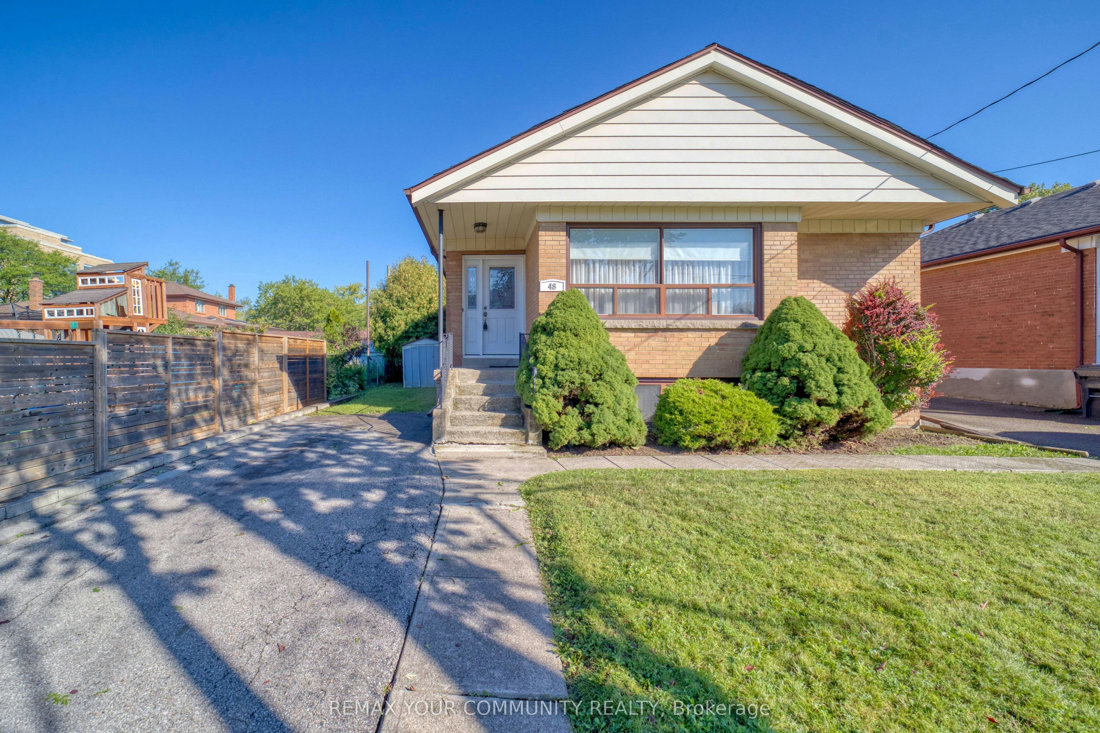 48 Alexis Boulevard, Toronto, ON, M3H 2P4