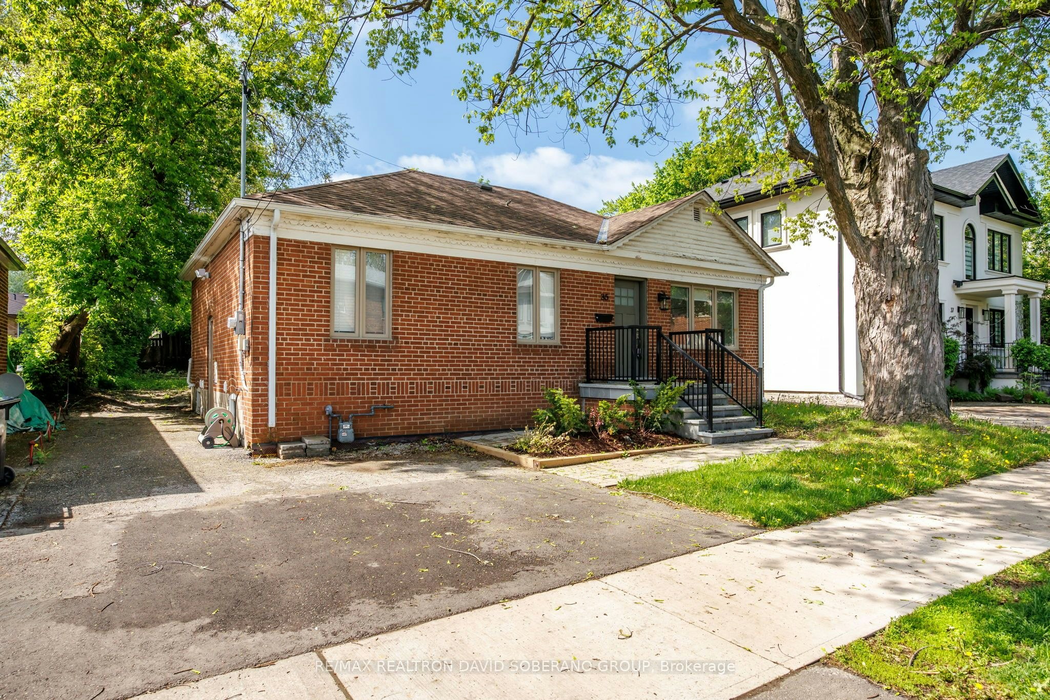 35 Almore Avenue - 2