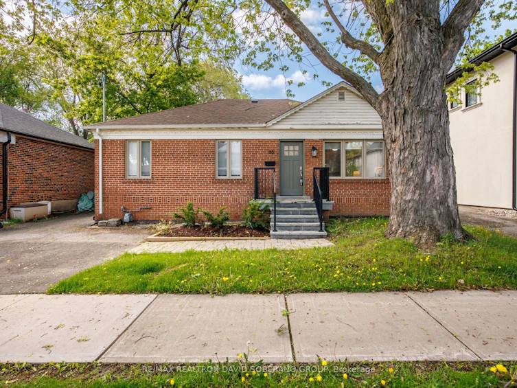 35 Almore Avenue, Toronto, ON, M3H 2G9