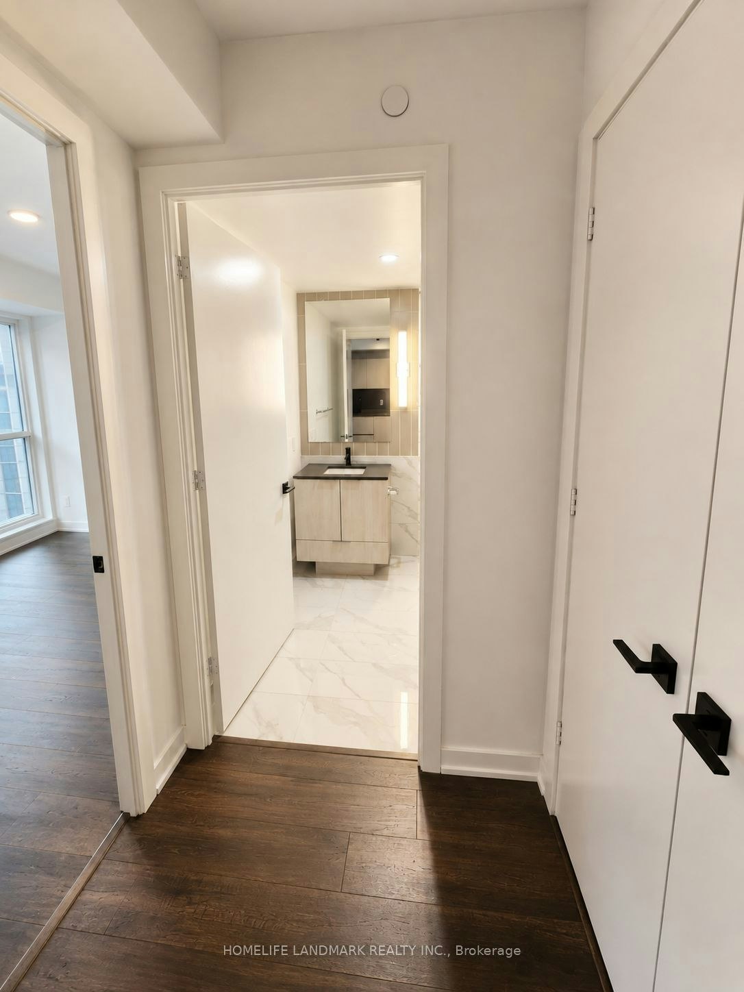1104-327 King Street W, Toronto, ON, M5Y 0W7 - 8