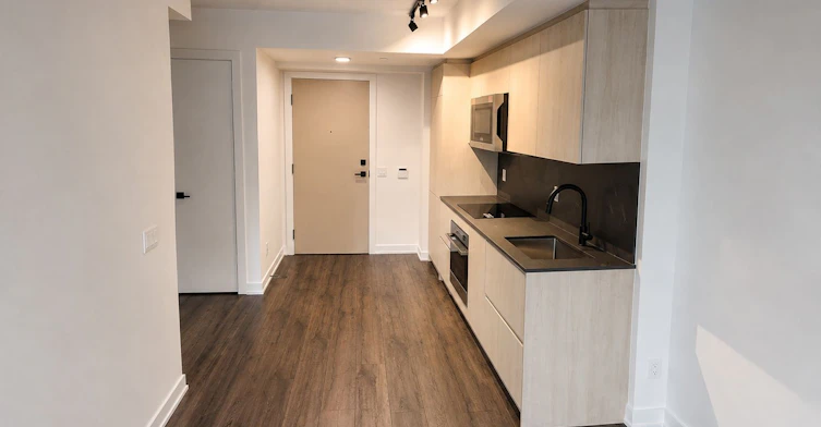 1104-327 King Street W, Toronto, ON, M5Y 0W7 - 4