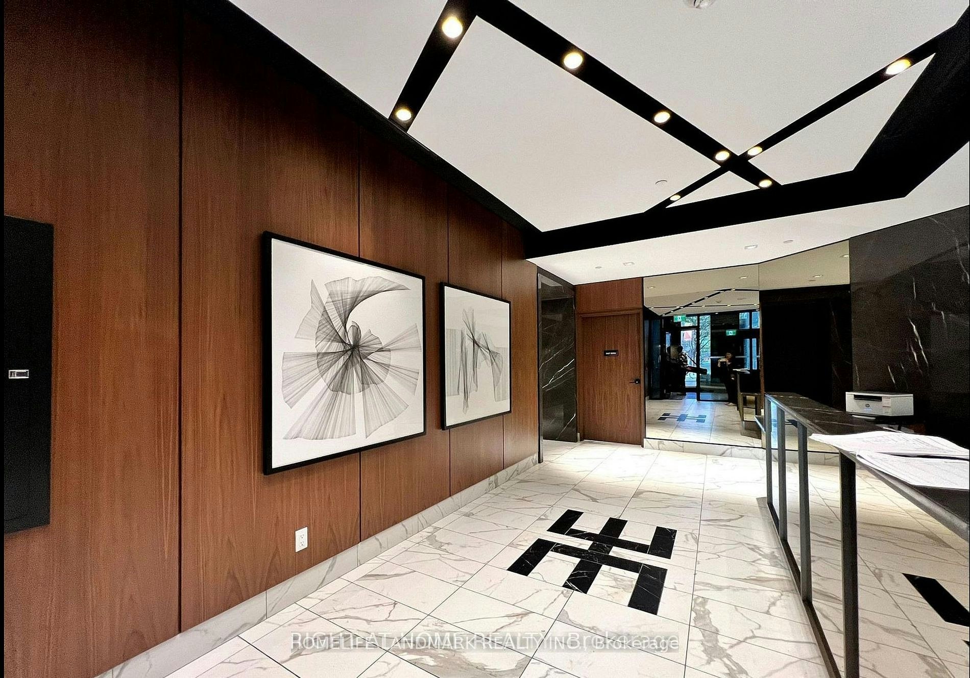 1104-327 King Street W, Toronto, ON, M5Y 0W7 - 2