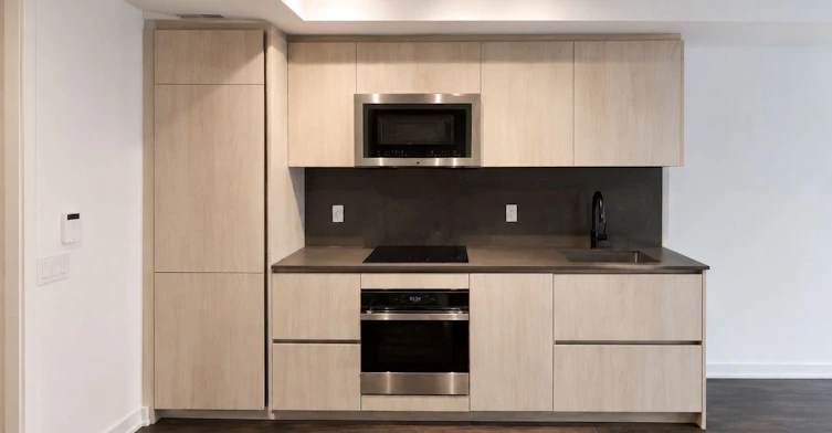 1104-327 King Street W, Toronto, ON, M5Y 0W7 - 5