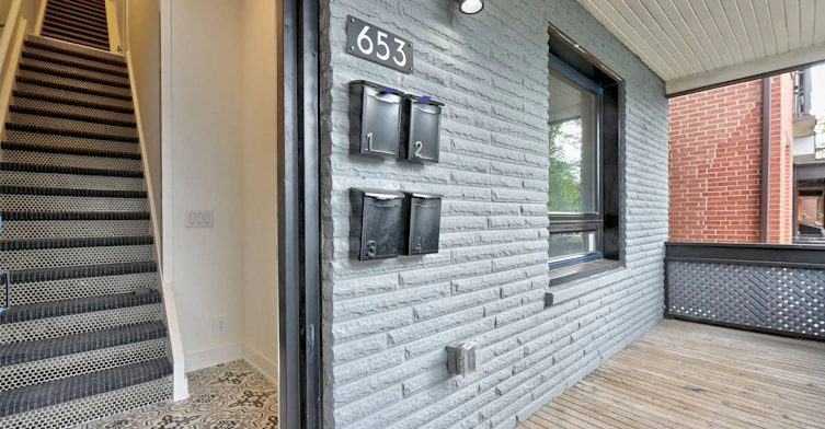 1-653 Manning Avenue, Toronto, ON, M6G 2W2 - 2