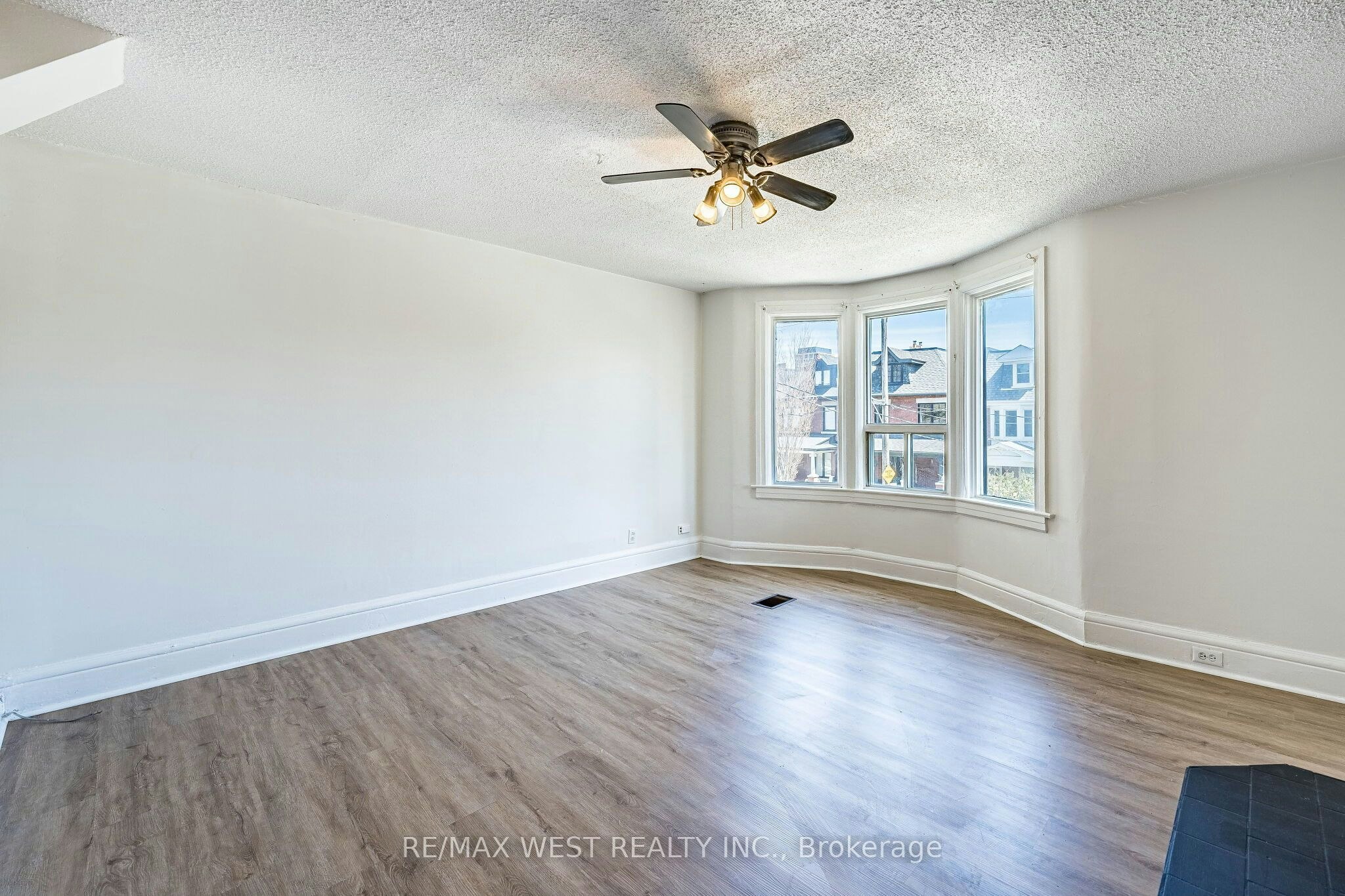 3-280 St Clarens Avenue, Toronto, ON, M6H 3W3 - 4