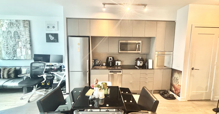 802-10 York Street, Toronto, ON, M5J 0E1 - 2
