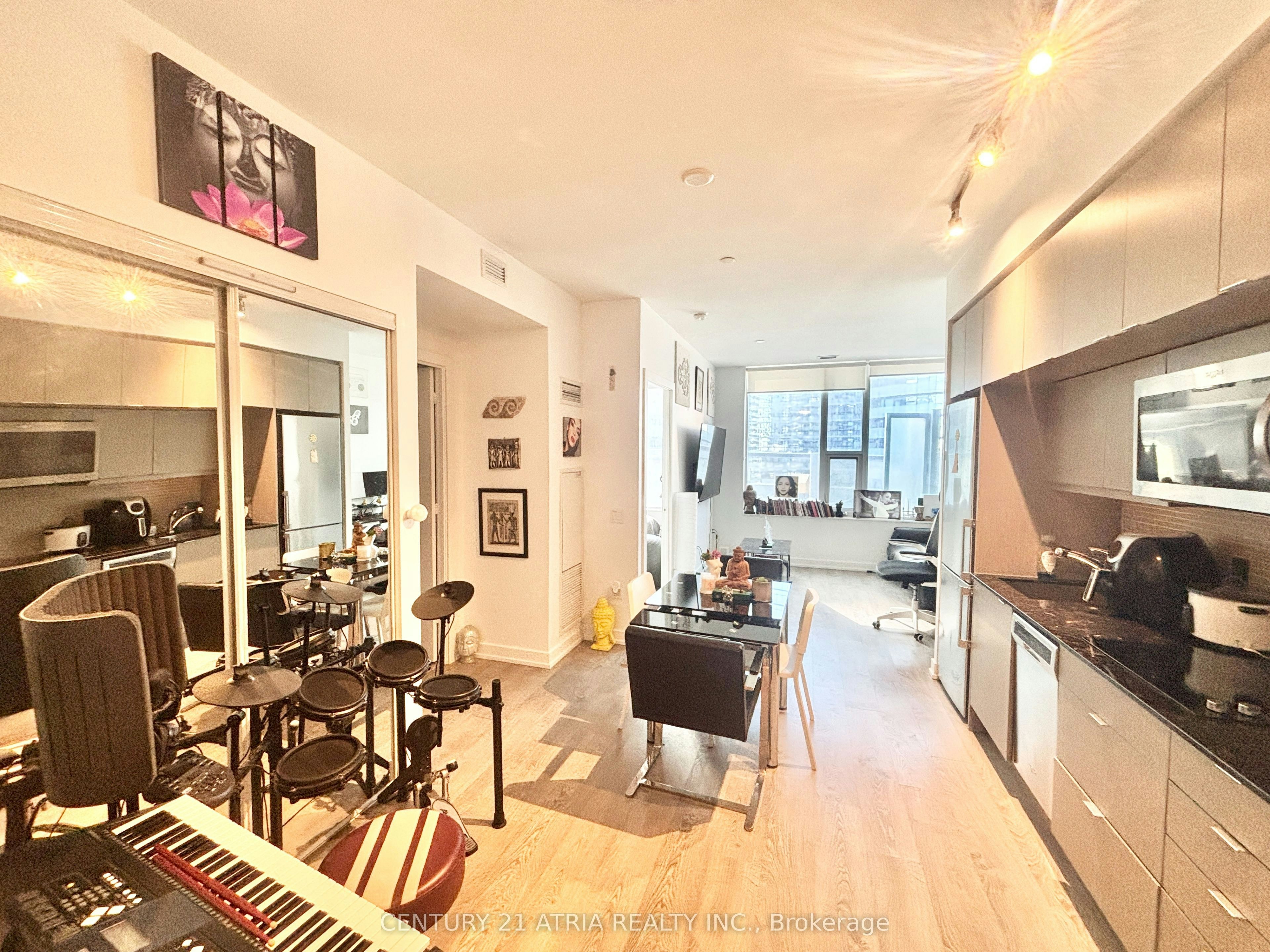 802-10 York Street, Toronto, ON, M5J 0E1