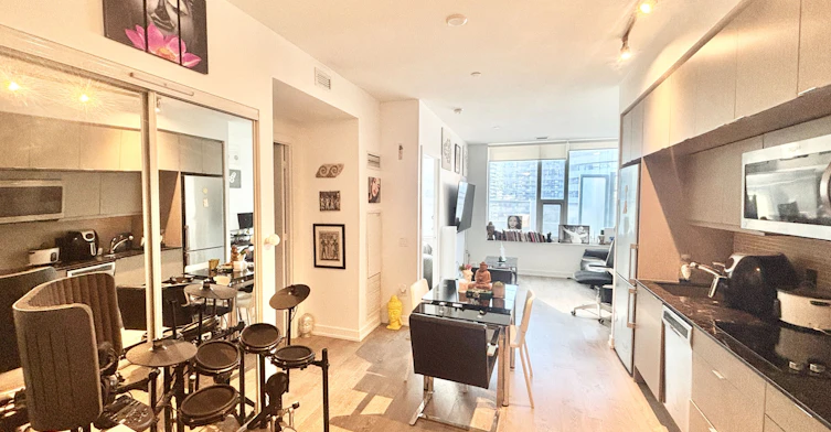 802-10 York Street, Toronto, ON, M5J 0E1