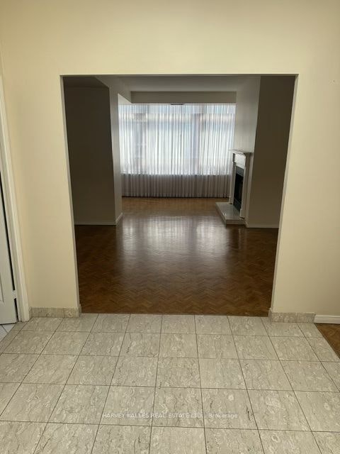 PH4-18 Lower Village Gate, Toronto, ON, M5P 3M1 - 3