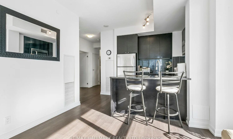 1212-98 Lillian Street