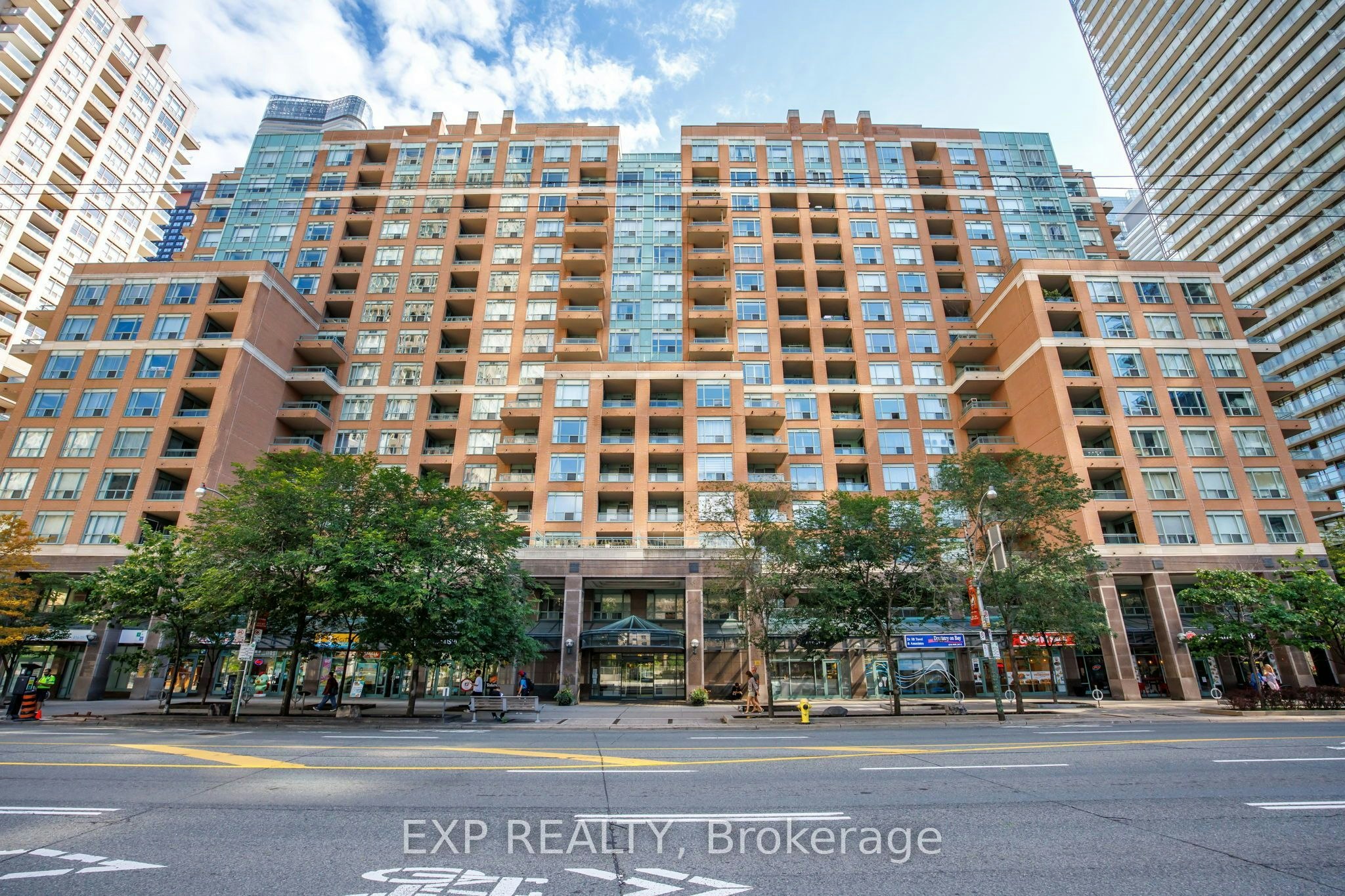 409-889 Bay Street, Toronto, ON, M5S 3K5