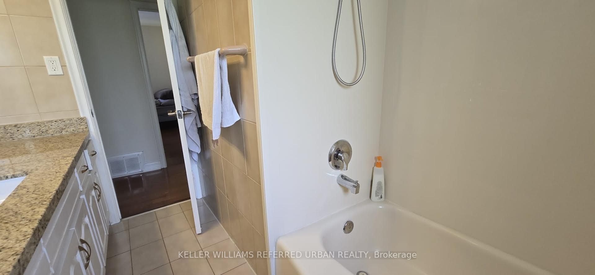 Upper-49 Halkin Crescent, Toronto, ON, M4A 1M8 - 6