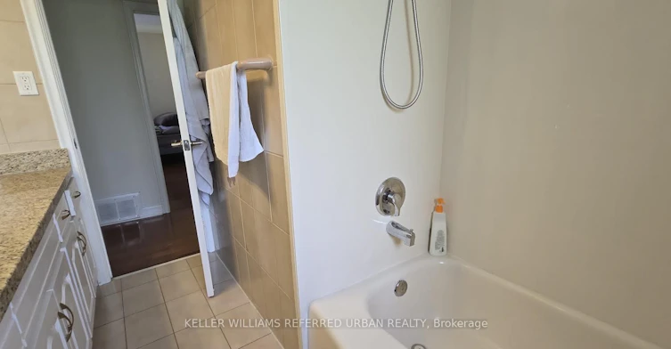 Upper-49 Halkin Crescent, Toronto, ON, M4A 1M8 - 6
