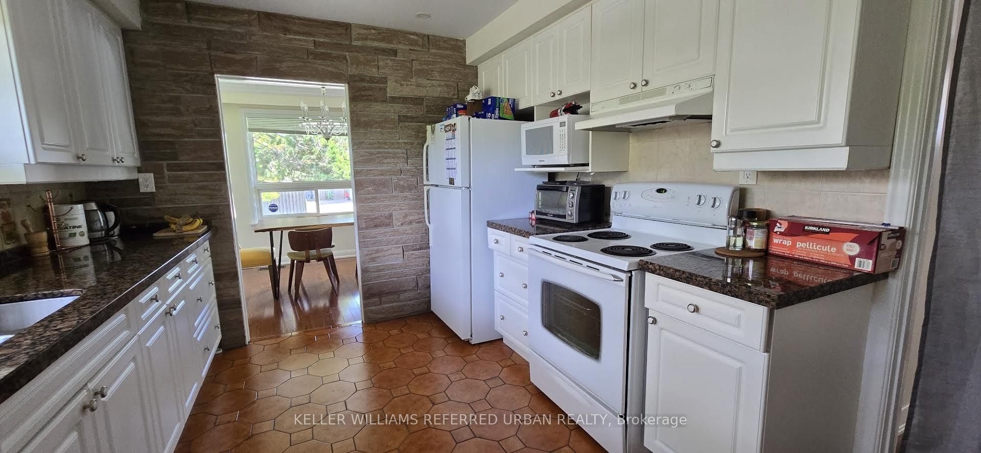 Upper-49 Halkin Crescent, Toronto, ON, M4A 1M8 - 11
