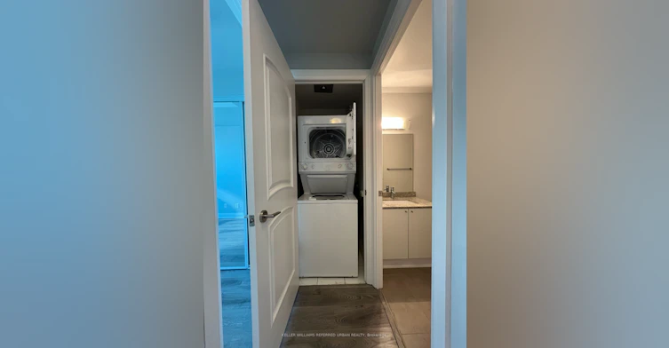 3906-16 Harbour Street, Toronto, ON, M5J 2Z7 - 12