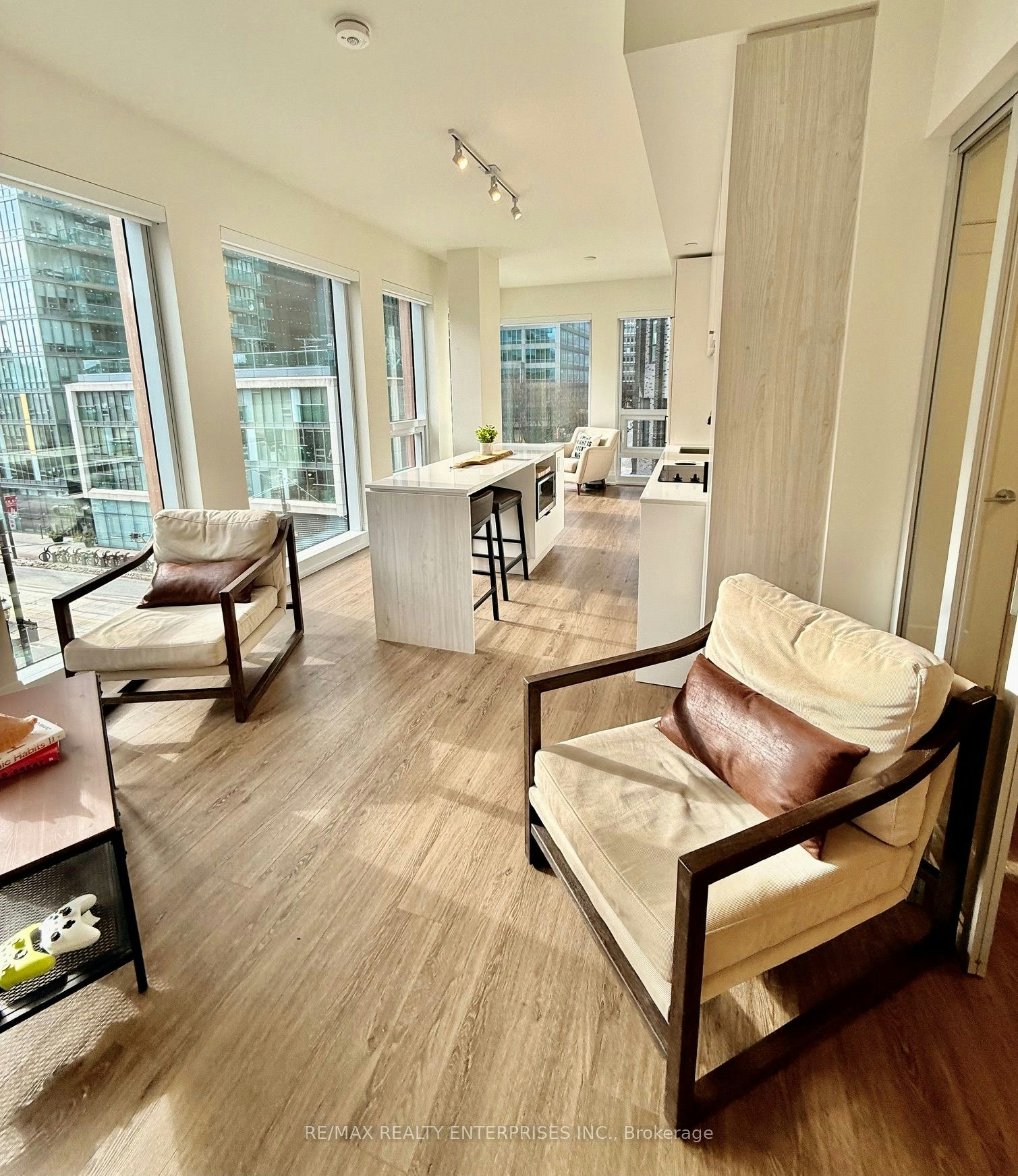 305-89 Church Street, Toronto, ON, M5C 0B7 - 2