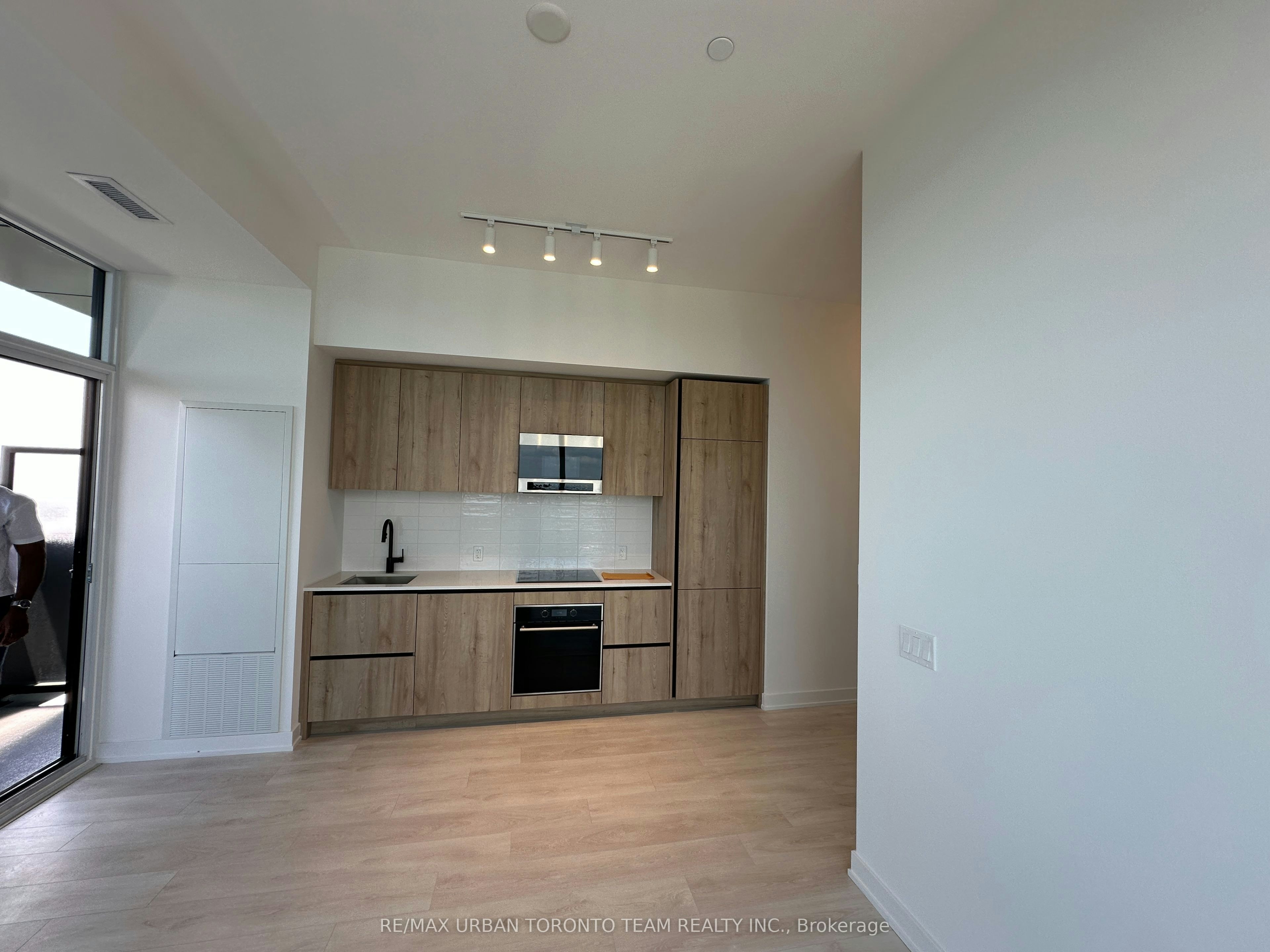 3902 (UPH-02)-127 Broadway Avenue, Toronto, ON, M4P 1V4 - 6
