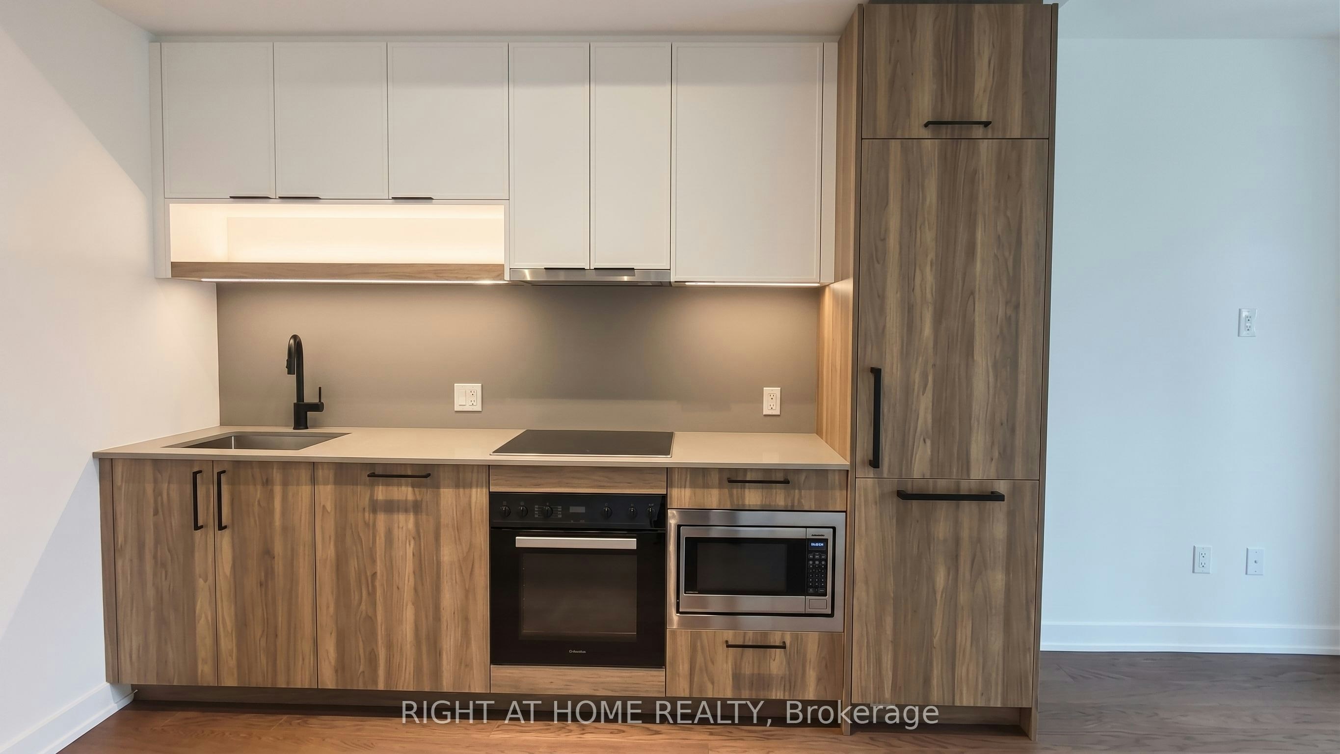 202-91 Montclair Avenue, Toronto, ON, M5P 0B1 - 3