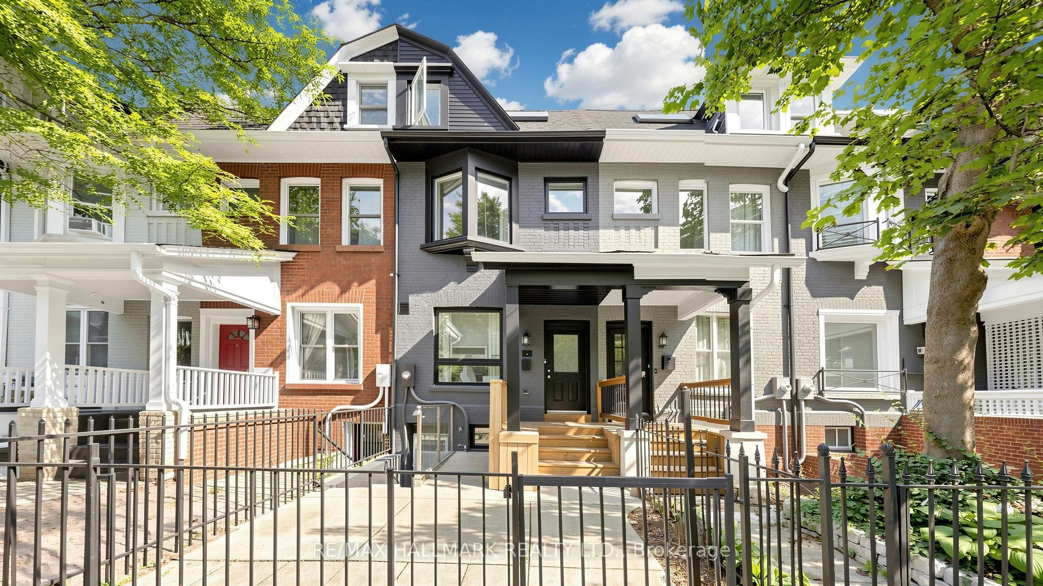 31 1/2 Granby Street, Toronto, ON, M5B 1H8