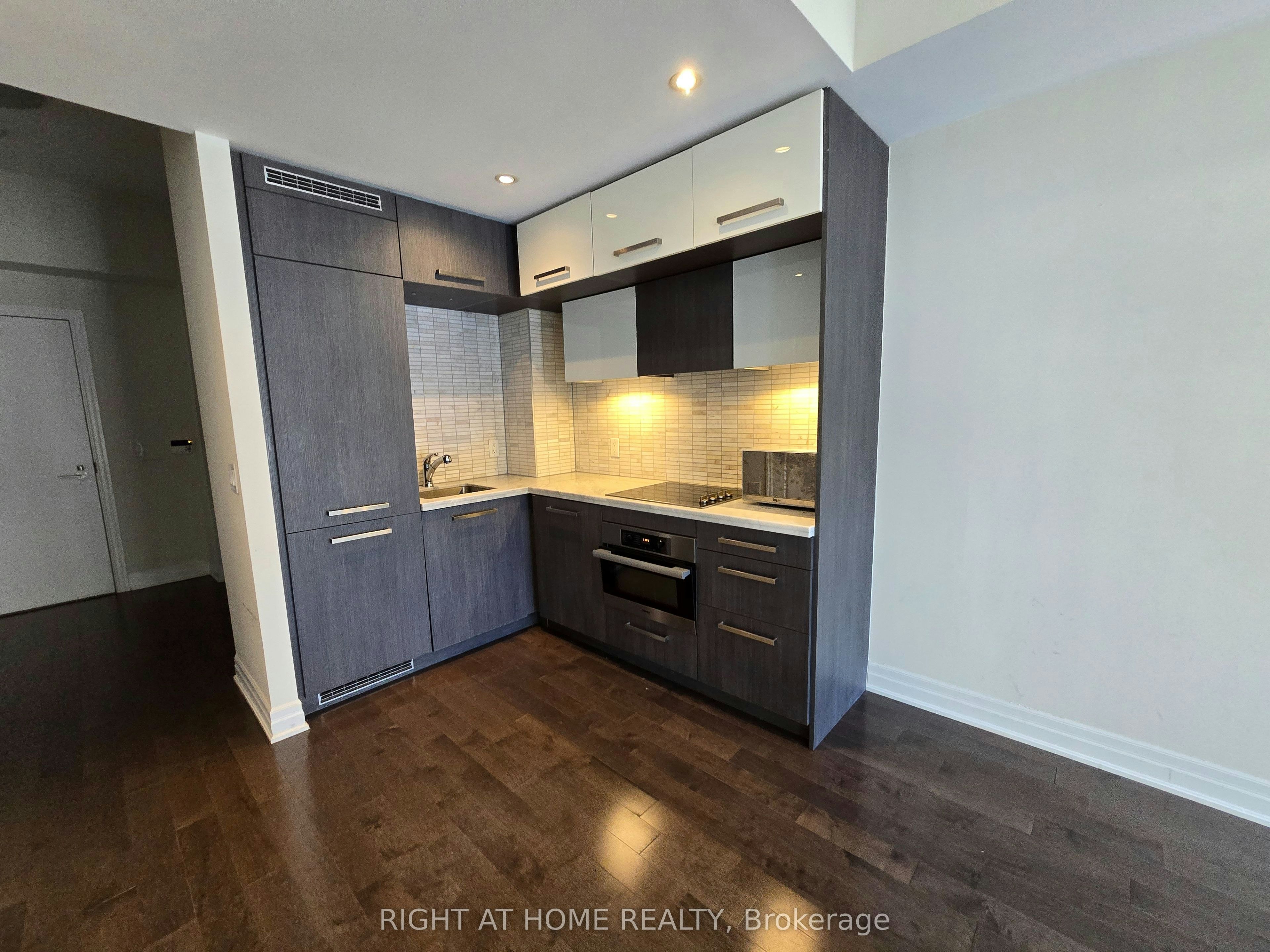 705-8 The Esplanade N/A, Toronto, ON, M5E 0A6 - 6