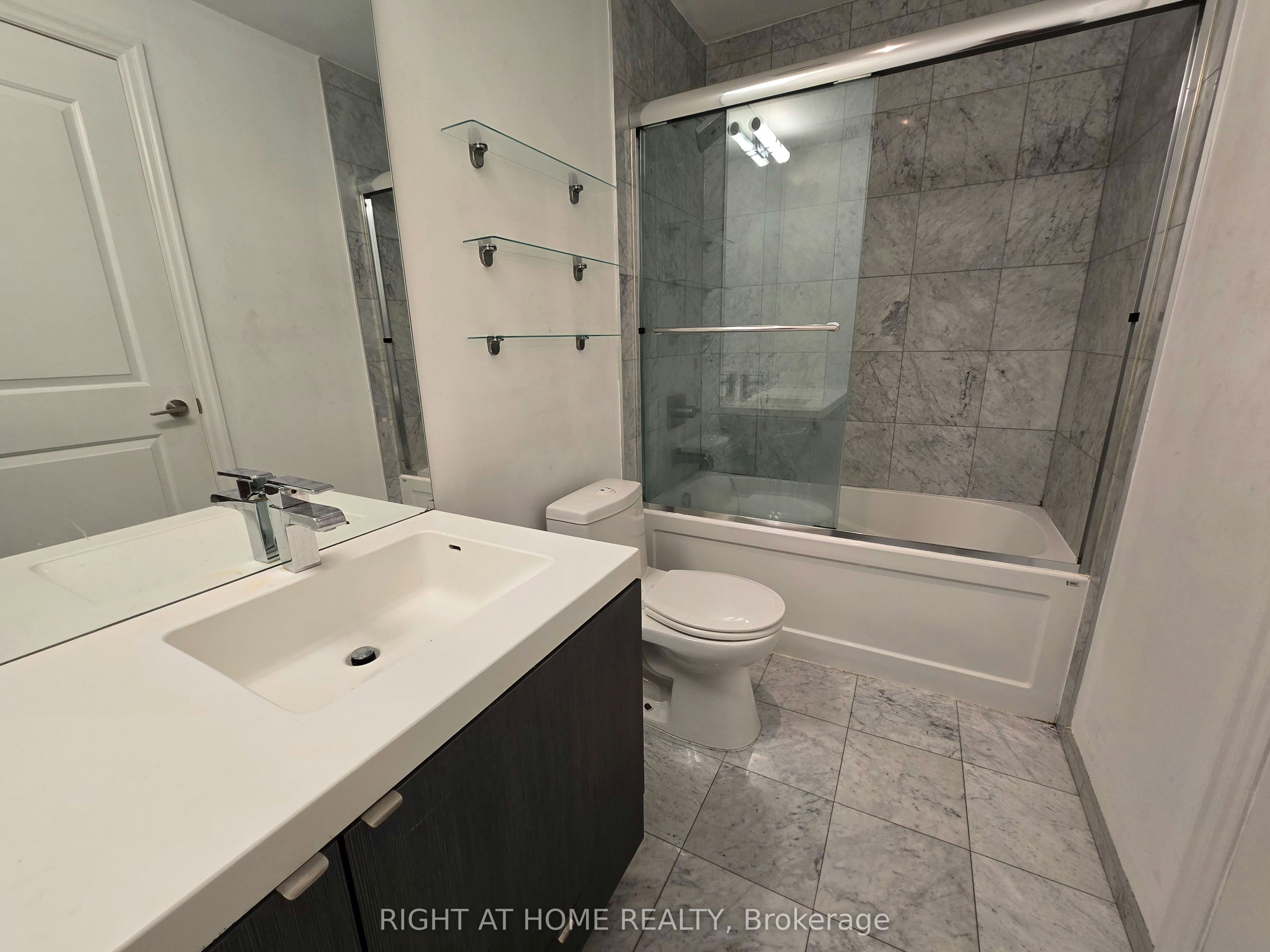 705-8 The Esplanade N/A, Toronto, ON, M5E 0A6 - 9