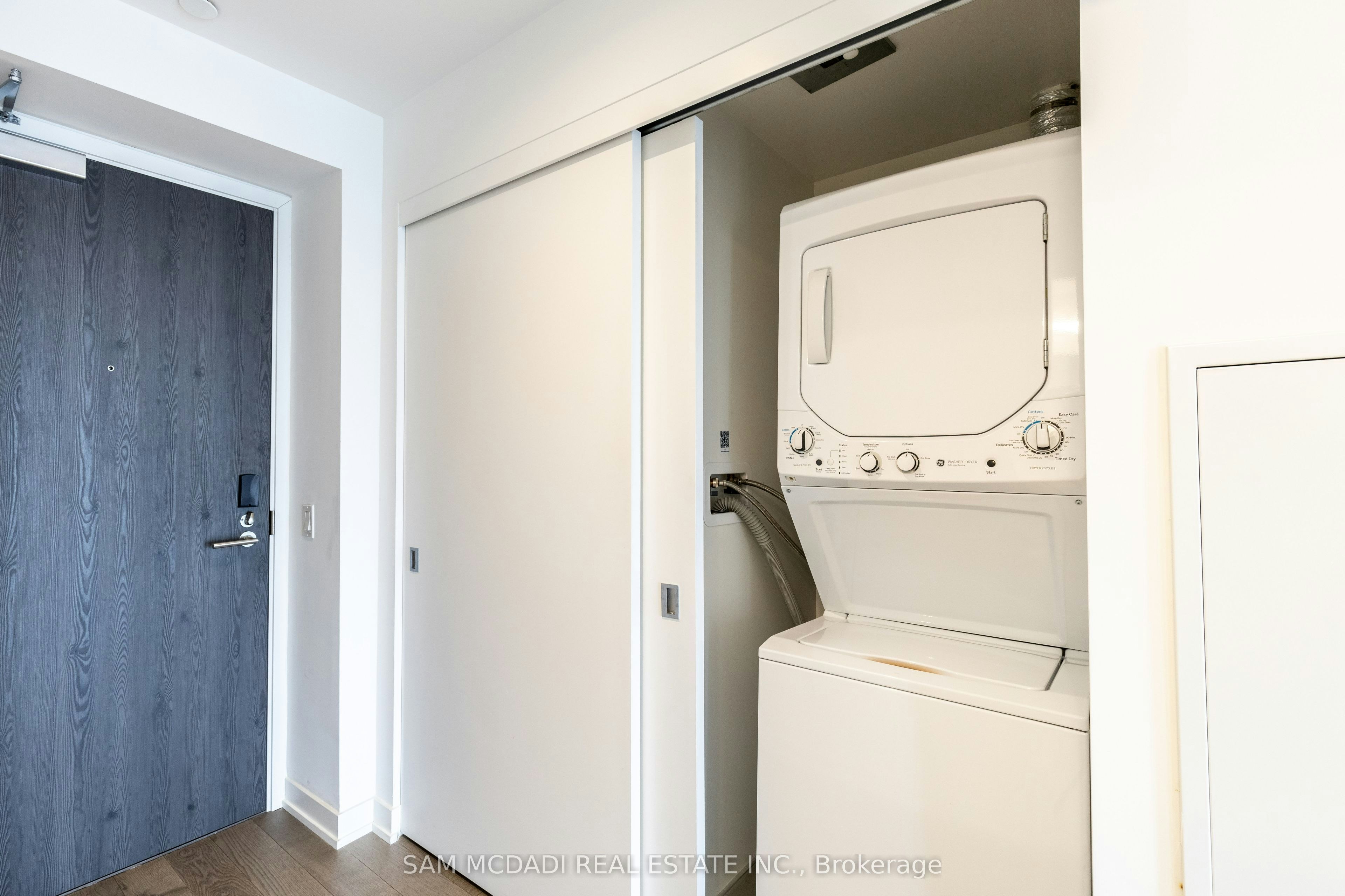3608-20 Lombard Street, Toronto, ON, M5C 0A7 - 2
