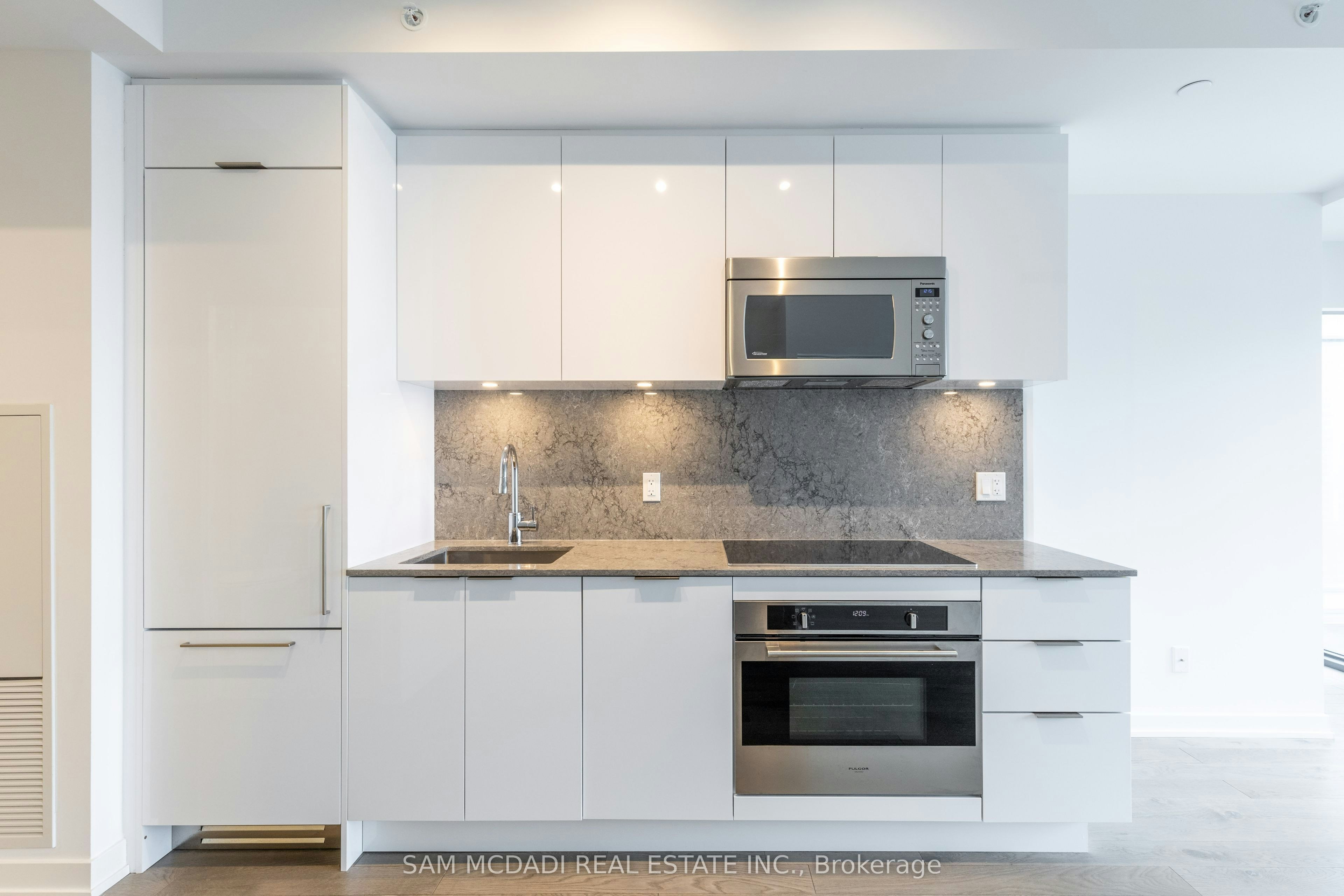 3608-20 Lombard Street, Toronto, ON, M5C 0A7 - 5