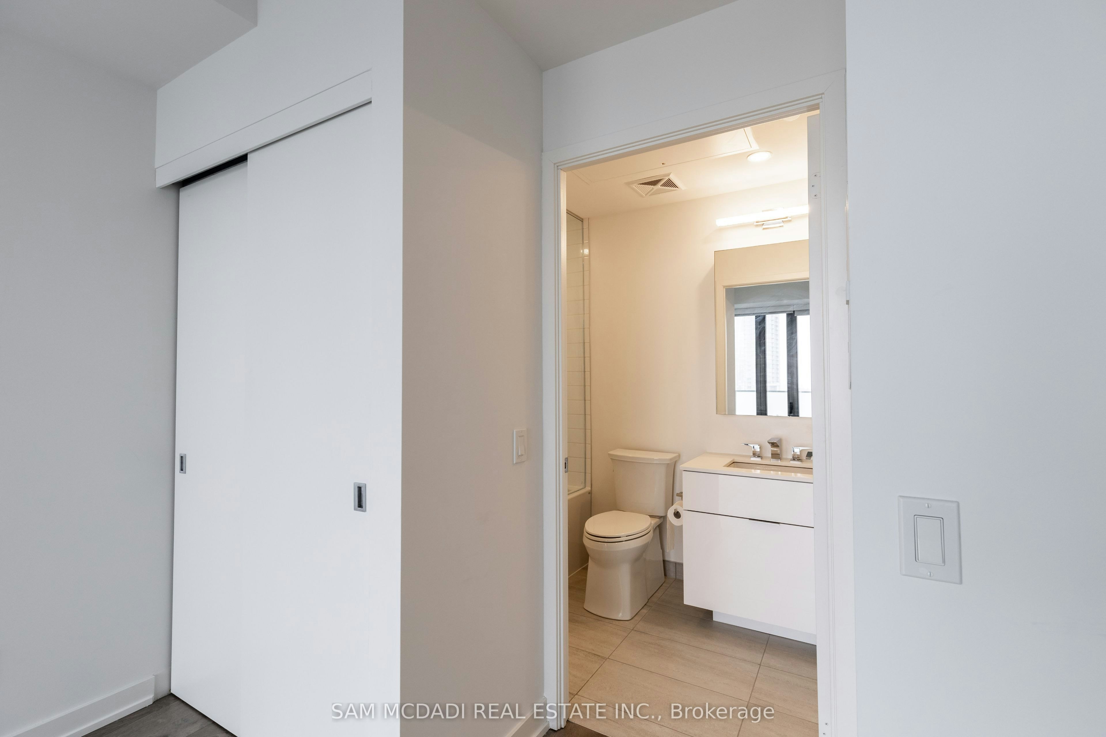 3608-20 Lombard Street, Toronto, ON, M5C 0A7 - 11
