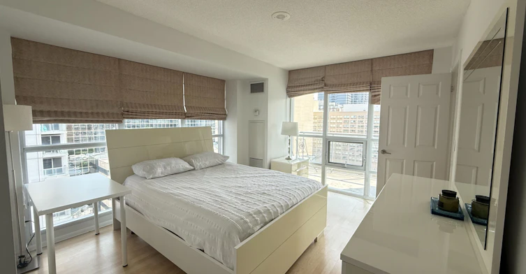 1402-761 Bay Street, Toronto, ON, M5G 2R2 - 6