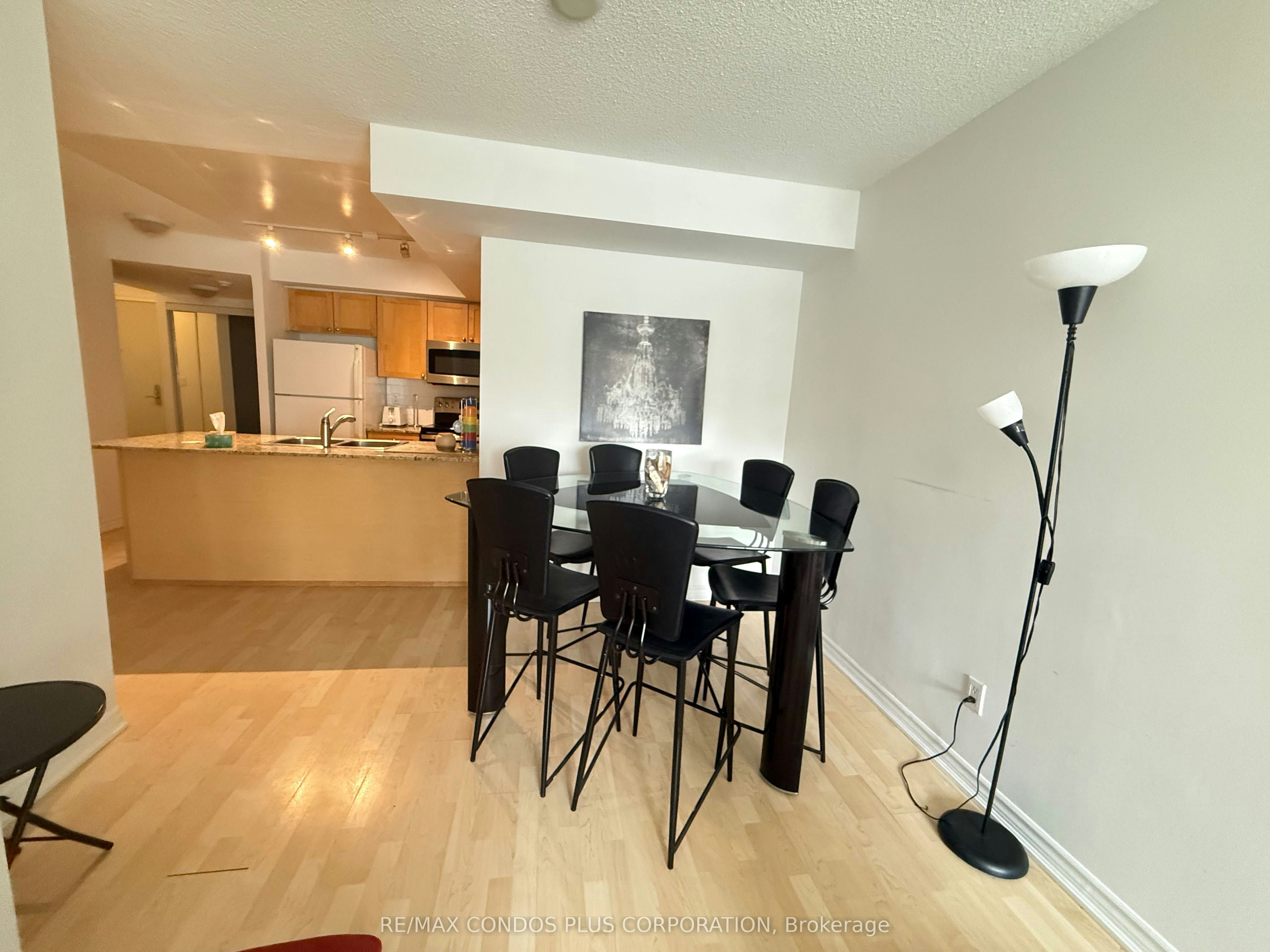 1402-761 Bay Street, Toronto, ON, M5G 2R2 - 4