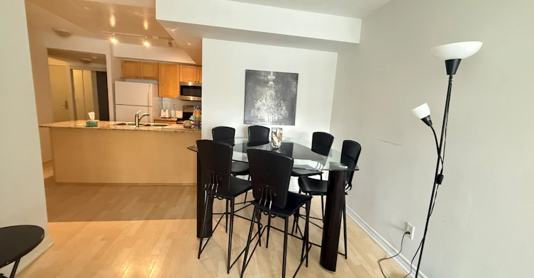 1402-761 Bay Street, Toronto, ON, M5G 2R2 - 4