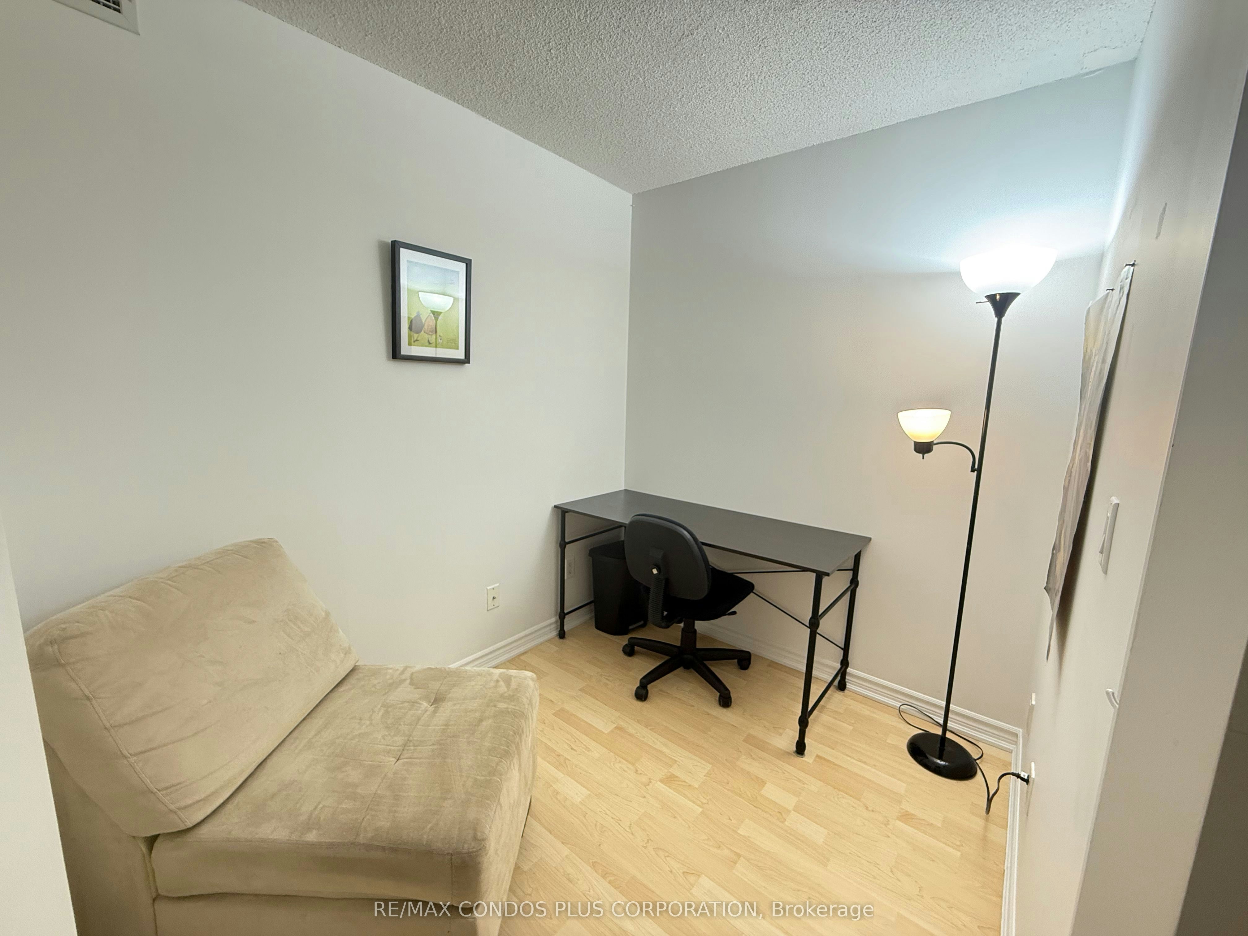1402-761 Bay Street, Toronto, ON, M5G 2R2 - 10