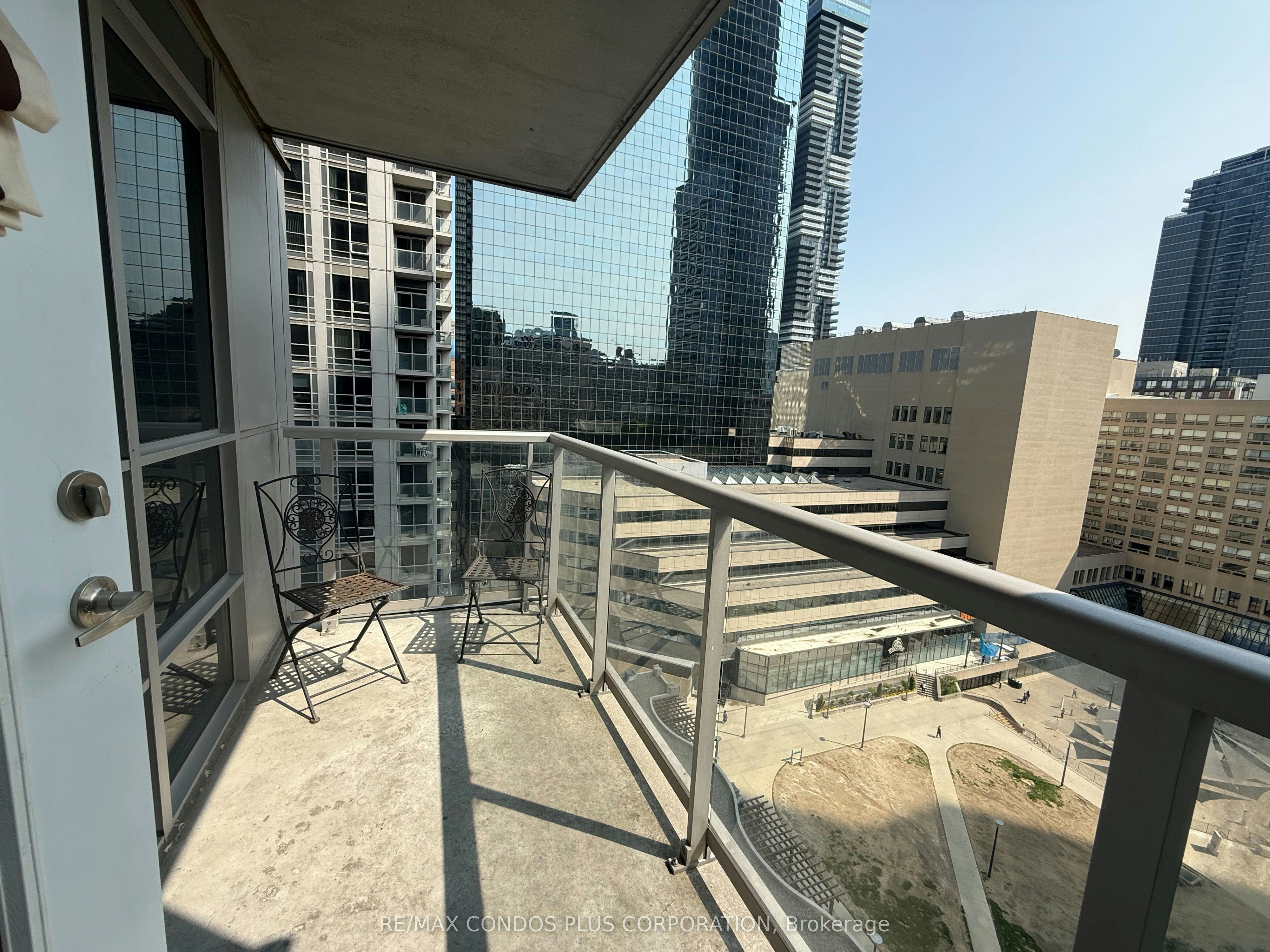 1402-761 Bay Street, Toronto, ON, M5G 2R2 - 15