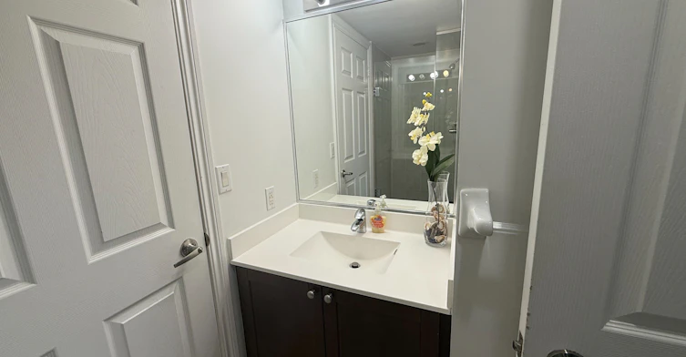 1402-761 Bay Street, Toronto, ON, M5G 2R2 - 12