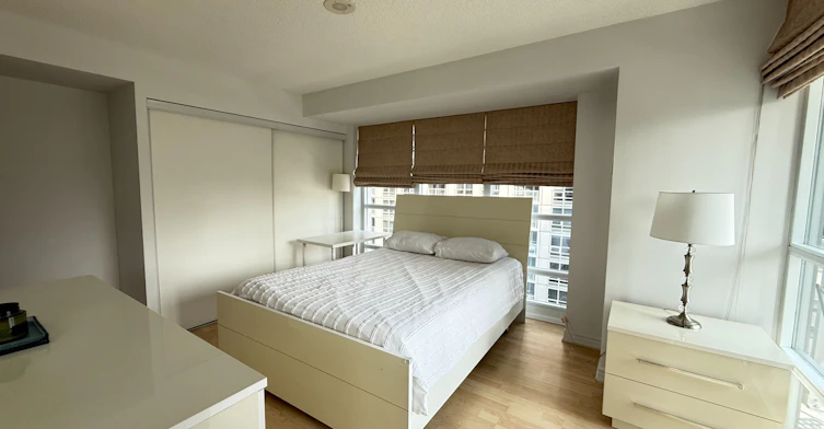 1402-761 Bay Street, Toronto, ON, M5G 2R2 - 8