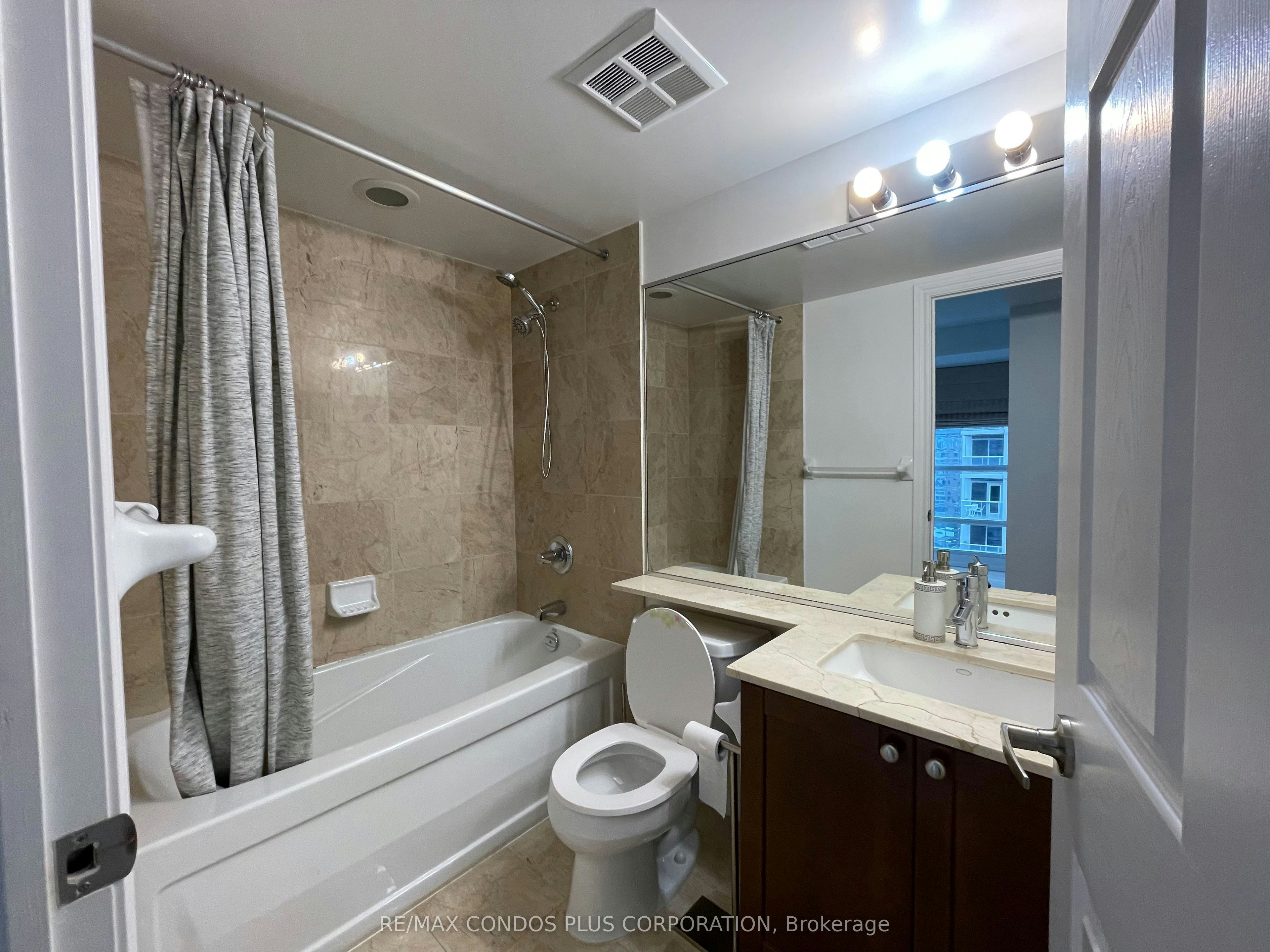 1402-761 Bay Street, Toronto, ON, M5G 2R2 - 11